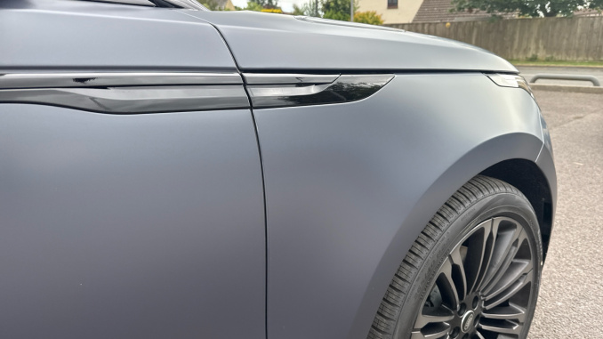 Land Rover Range Rover Velar 3.0 D300 MHEV Belgravia Edition 5dr Auto Diesel Estate - Image 24